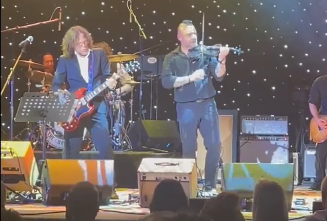 Mire: El ex bajista de Metallica Jason Newsted y The Chophouse Band se presentan en un evento benéfico en Júpiter