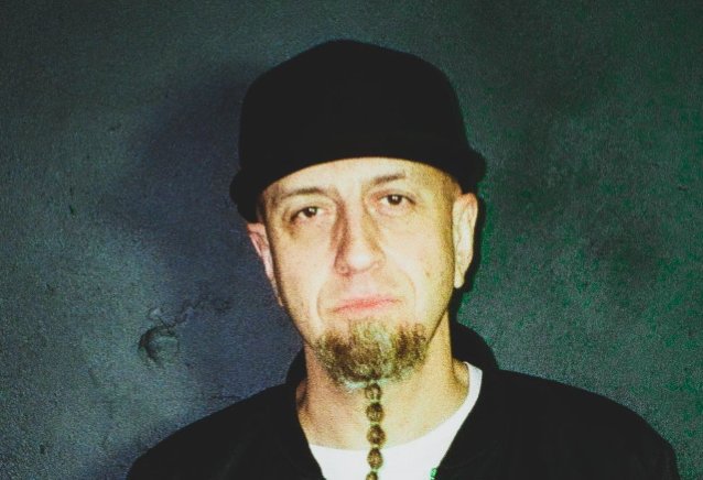 Shavo Odadjian de System Of A Down celebra el ‘Mes de la historia armenia’ hablando sobre su camino hacia el éxito (video)