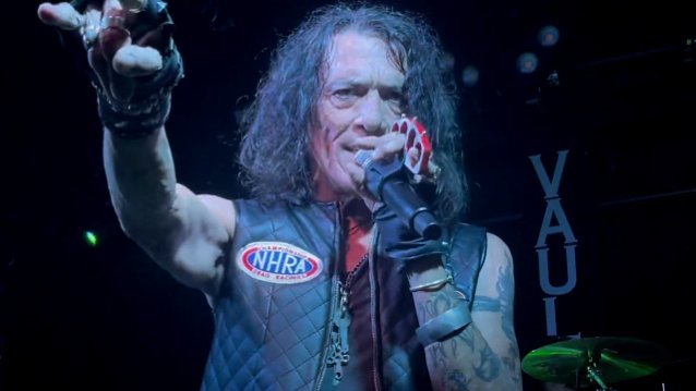 Ver: STEPHEN PEARCY Actuaciones RATT Classics en New Bedford, Massachusetts