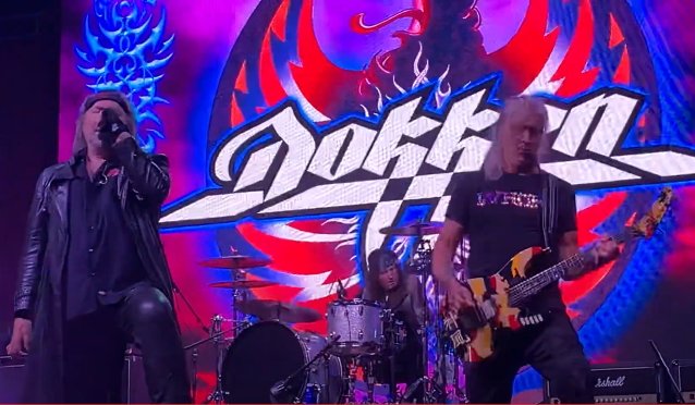 Mira a GEORGE LYNCH reunirse con DOKKEN en el escenario en The Colony, Texas