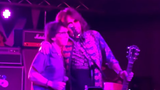 Mira: PETER CRISS Y ACE FREHLEY se reúnen en el escenario del CREATURES FEST de Nashville