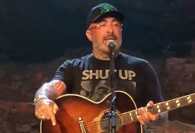 AARON LEWIS defiende el proyecto de opinión que anularía Roe v.  Wade: ‘Deja de escuchar las mentiras’