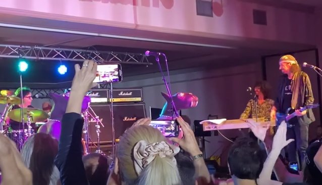 Mira: PETER CRISS se une a BRUCE KULICK en el escenario del CREATURES FEST de Nashville