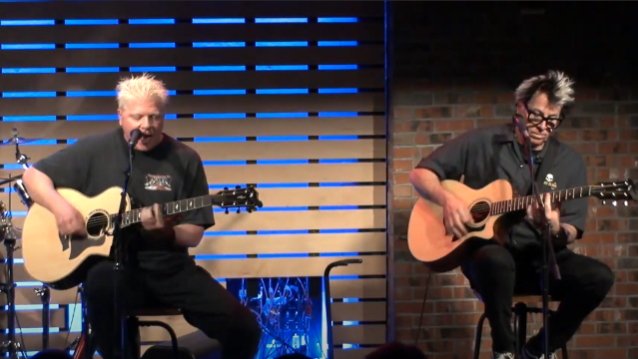 Ver: THE OFFSPRING Performances Set acústico en la estación de radio Q101 de Chicago