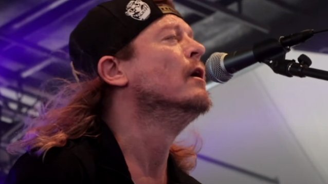 WES SCANTLIN dice que el próximo álbum de PUDDLE OF MUDD está ‘bastante terminado’