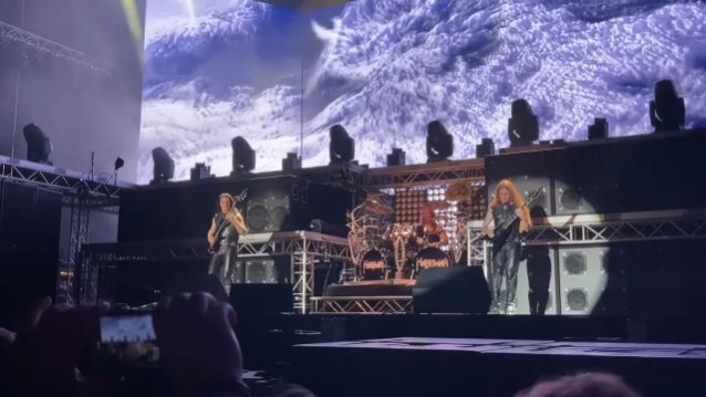 Mira: MANOWAR se presenta en Atenas durante la gira de aniversario ‘Crushing The Enemies Of Metal’