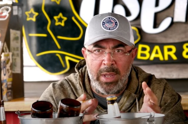 AARON LEWIS de STAIND critica a DISNEY por poner ‘S ** t en las aulas de nuestros hijos’