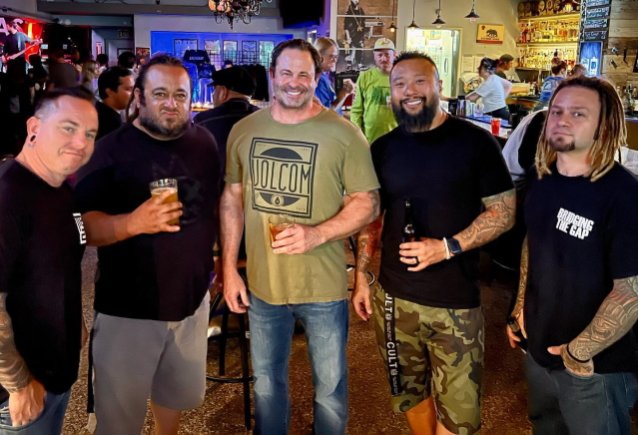 El ex baterista de KORN DAVID SILVERIA sale de BREAKING IN A SEQUENCE ‘Para pasar más tiempo con su familia’