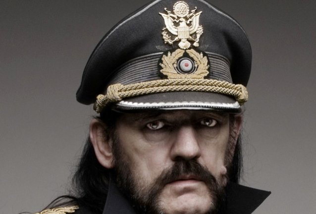 El guitarrista de MOTÖRHEAD defiende a LEMMY de las acusaciones de ‘simpatizante nazi’
