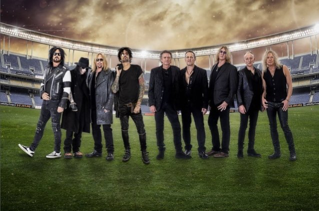 PHIL COLLEN dice que MÖTLEY CRÜE se ha “registrado” para hacer una gira por Europa con DEF LEPPARD en 2023