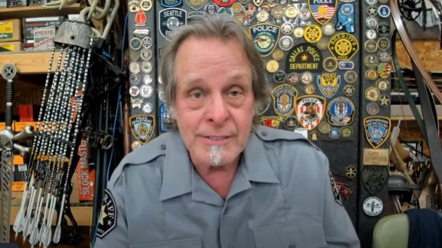 TED NUGENT repite afirmación falsa de que la policía invitó a los manifestantes del 6 de enero a ingresar al Capitolio