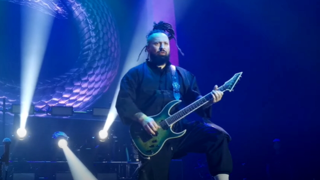 ZOLTAN BATHORY de FIVE FINGER DEATH PUNCH sobre ‘AfterLife’: ‘Este es el álbum más diverso que hemos hecho nunca’