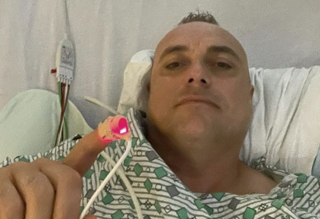 El guitarrista de STEPHEN PEARCY, ERIK FERENTINOS, sufre un ataque al corazón después de un concierto en Ohio