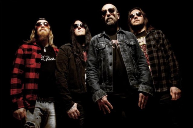 Características – NICK HOLMES habla sobre la búsqueda nostálgica de BLOODBATH en ‘Survival Of The Sickest’: ‘Pensamos que seríamos más retrospectivos’