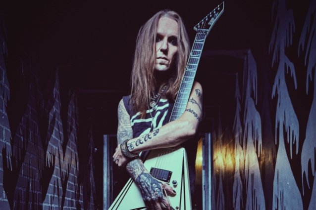 Casi dos años después de su muerte, ALEXI LAIHO finalmente obtiene una lápida
