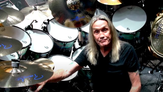 NICKO MCBRAIN DE IRON MAIDEN comparte la tercera parte de la gira en video del kit de batería que está usando en la etapa de 2022 de ‘Legacy Of The Beast’