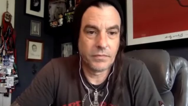 RACHEL BOLAN de SKID ROW critica a los que odian en línea: ‘¿Cuán miserable de un bastardo tienes que ser para hacer eso?’