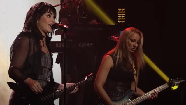 Ver: NITA STRAUSS se presenta con DEMI LOVATO en ‘The Tonight Show Starring Jimmy Fallon’