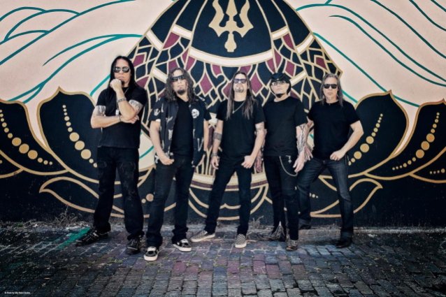 MICHAEL WILTON de QUEENSRŸCHE dice que el guitarrista que regresa MIKE STONE fue aceptado ‘instantáneamente’ por los fanáticos