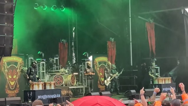 MUSHROOMHEAD acompañado por el guitarrista DAVE ‘GRAVY’ FELTON en el FESTIVAL DE ROCK DE BLUE RIDGE (Video)