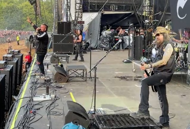 Ver: SALIVA se reúne con el cantante original JOSEY SCOTT en el FESTIVAL DE ROCK BLUE RIDGE