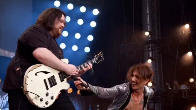 WOLFGANG VAN HALEN ‘Killed It’ tocando canciones clásicas de VAN HALEN en el concierto tributo a TAYLOR HAWKINS
