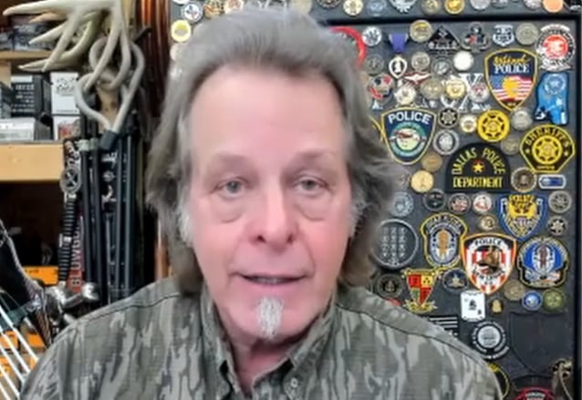TED NUGENT: ‘Nací con el derecho otorgado por Dios de tener y portar armas las 24 horas del día, los 7 días de la semana’