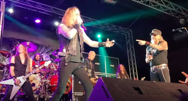 Ver: ACCEPT se presenta con dos cantantes en Patchogue, Nueva York