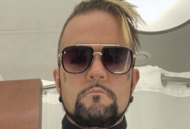 El ex cantante de SALIVA, JOSEY SCOTT, estaba “orgulloso de conocer” al líder actual de la banda, BOBBY AMARU