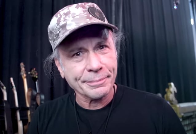 BRUCE DICKINSON de IRON MAIDEN comparte el segundo video detrás de escena de la gira ‘Legacy Of The Beast’