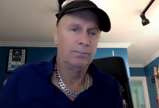 BILLY SHEEHAN sobre DAVID LEE ROTH: ‘Todavía estoy supremamente y para siempre agradecido por el descanso que me dio’