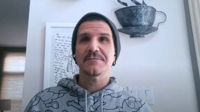 CHARLIE BENANTE dice que le tomó ‘un par de meses’ aprender a tocar las canciones de PANTERA