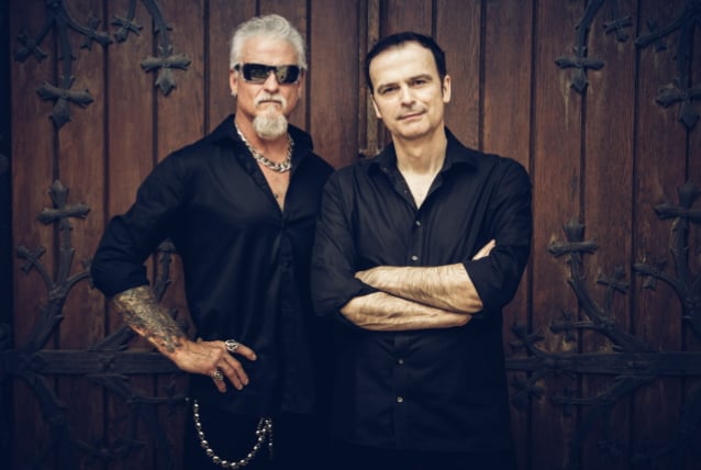 HANSI KÜRSCH, ex-compañero de banda de JON SCHAFFER en DEMONS & WIZARDS, dice que el guitarrista de ICED EARTH ‘merece el derecho a explicar su lado’