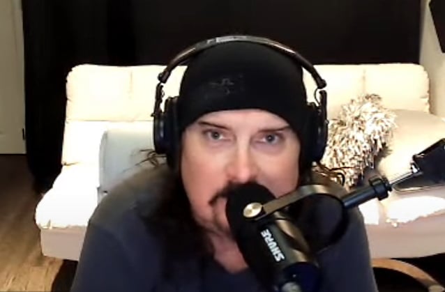 JAMES LABRIE DE DREAM THEATER dice que tuvo que firmar un contrato antes de recibir su estatua GRAMMY