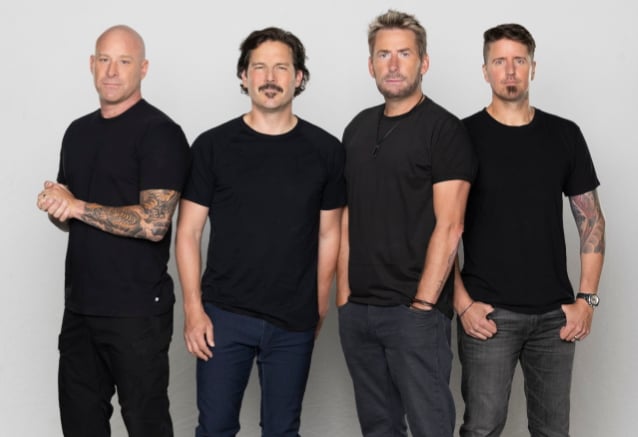 MIKE KROEGER DE NICKELBACK: ‘Hemos sido juzgados erróneamente por tomarnos demasiado en serio’