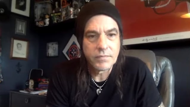 RACHEL BOLAN dice que SKID ROW ‘nunca’ usa pistas pregrabadas durante presentaciones en vivo: ‘Preferimos cantar una nota mala’