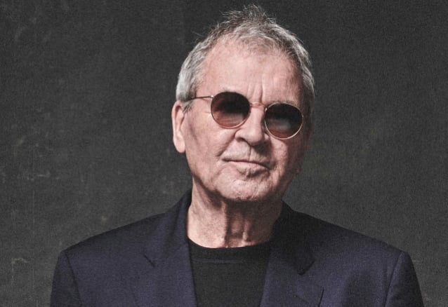 IAN GILLAN DE DEEP PURPLE rinde homenaje a su difunta esposa: ‘Gracias por su amor y orientación’
