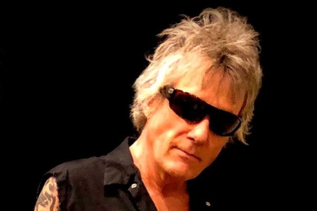JAMES KOTTAK DE KINGDOM COME dice que recientemente se ‘levantó’ la cadera izquierda cuando ‘tropezó y se cayó en el pavimento’