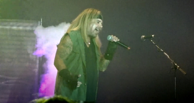 Ver: VINCE NEIL interpreta los clásicos de MÖTLEY CRÜE en Coachella, California