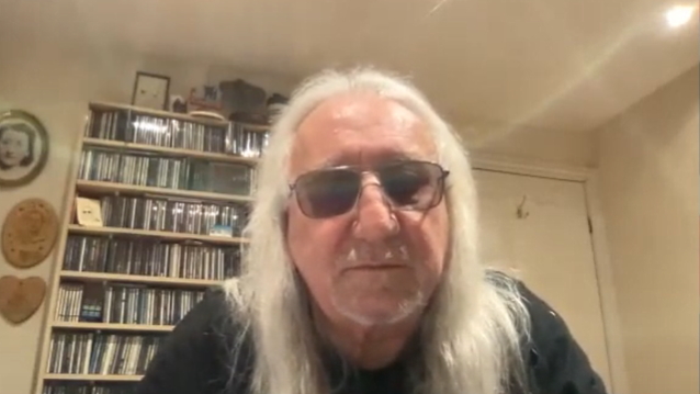 MICK BOX de URIAH HEEP sobre JEFF BECK: ‘Era mi guitarrista favorito de todos los tiempos’