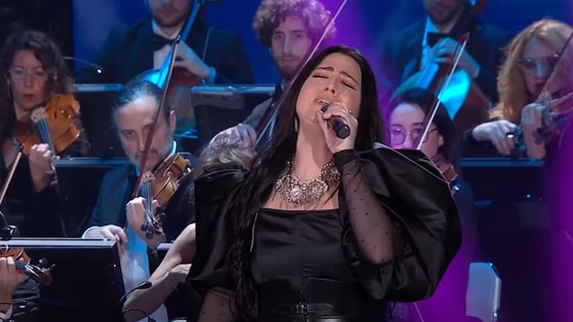 Mira el video Pro-Shot de AMY LEE de EVANESCENCE actuando en el concierto de Navidad del Vaticano
