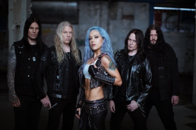 Mira el video musical de ARCH ENEMY para ‘Poisoned Arrow’