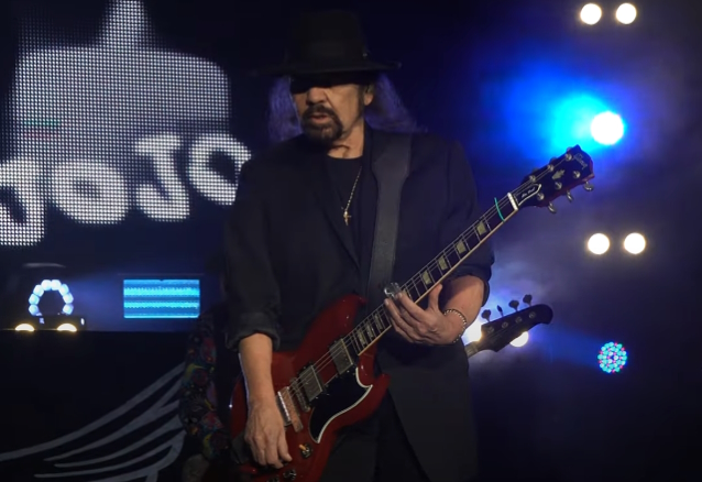 BILLY GIBBONS, SLASH y otros listos para realizar el tributo a LYNYRD SKYNYRD en los 2023 CMT AWARDS