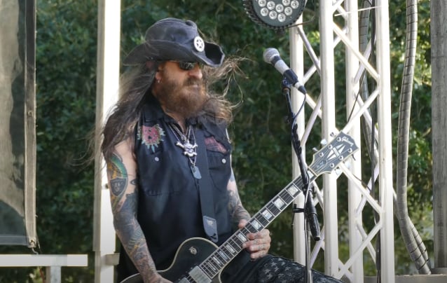 El guitarrista de SALIVA WAYNE SWINNY muere después de sufrir una hemorragia cerebral