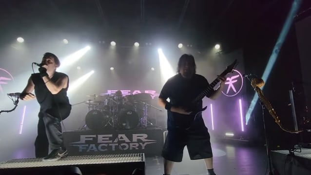 Mira la nueva formación de FEAR FACTORY actuar en Green Bay