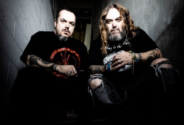 MAX e IGOR CAVALERA regraban ‘Bestial Devastation’ y ‘Morbid Visions’ de SEPULTURA, anuncian gira