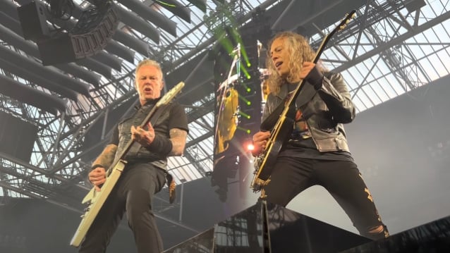 Mira: METALLICA toca ‘You Must Burn!’, ’72 Seasons’ y ‘If Darkness Had A Son’ en el segundo concierto de la gira ‘M72’