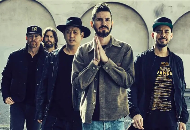 El bajista de LINKIN PARK sobre el futuro de la banda: “Creo que haremos algo de nuevo en algún momento”