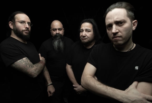 Escuche la primera versión instrumental de la nueva canción de FEAR FACTORY ‘Roboticist’