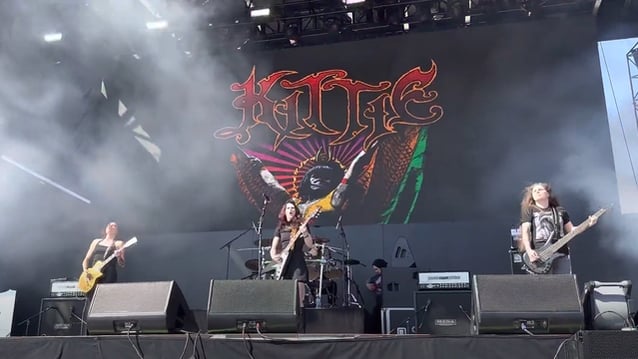 Mira a KITTIE actuar en el festival SICK NEW WORLD en Las Vegas